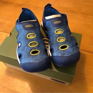 Kids Keen Stingray Sandals size 4
